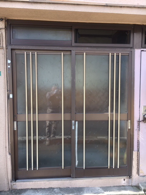 春日市の玄関引き戸カバー工事を工程解説 春日市の玄関引き戸カバー工事を工程解説