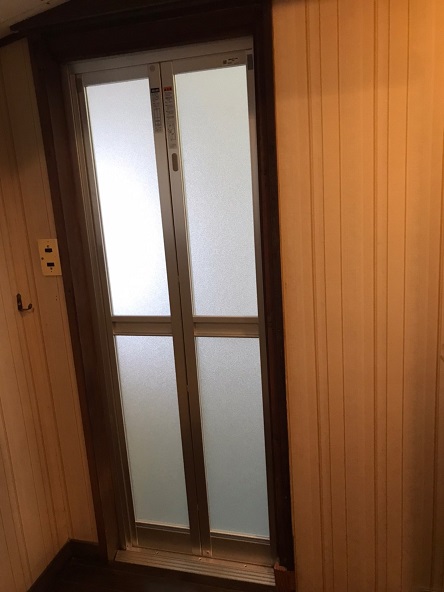 浴室ドアの種類（折れ戸）